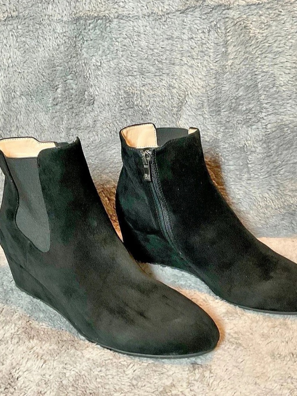 New Pelle Moda wedge bootie with side zipper in Black Suede Women’s Size 9M